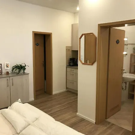 Tolle Ferienwohnung In Tiefenbach Mit Kleiner Terrasse اوبرستدورف